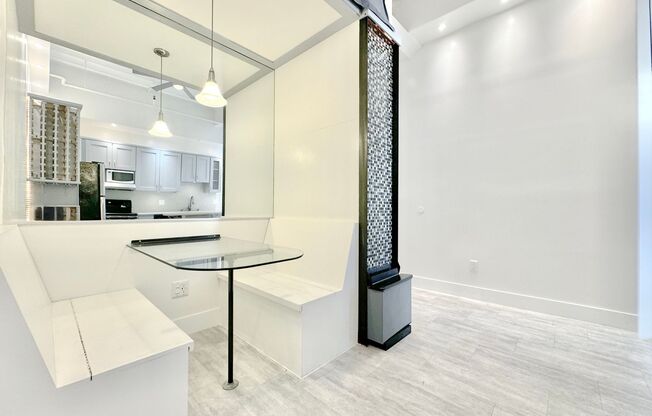 Top floor modern crafted spacious 1 Bed + 1 Bath