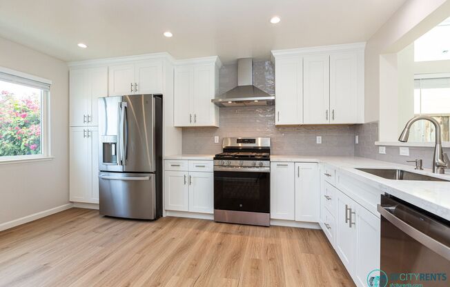 Pacifica: Newly Renovated Single Family Home 2.5 Blocks from Beach