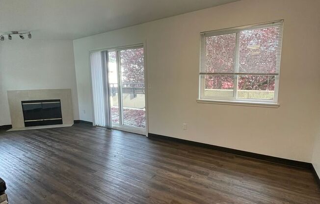 2 beds, 1 bath, 850 sqft, $2,200, Unit RC209