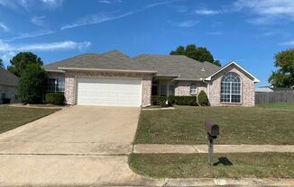 Move in Ready!!  3Bed, 2Bath In BA Close to Creek Turnpike & 71st