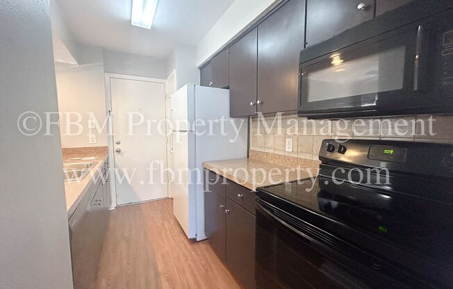 2 beds, 1 bath, $1,000, Unit A4