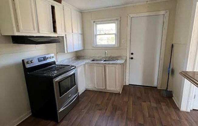 2 beds, 1 bath, $1,150