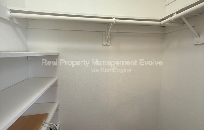1 bed, 1 bath, 749 sqft, $1,100, Unit Unit 288