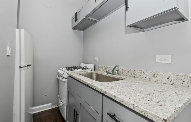 Studio, 1 bath, 450 sqft, $795, Unit 308