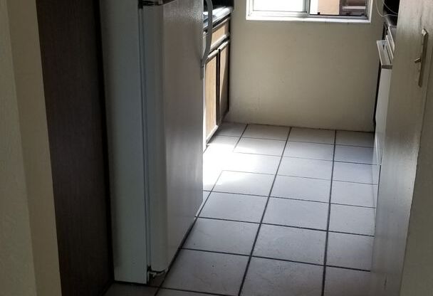 1 bed, 1 bath, $1,125, Unit 1655 S Ridgewood Ave Unit 121