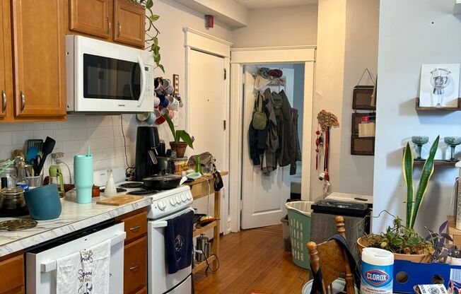 1 bed, 1 bath, 375 sqft, $1,075, Unit 3i