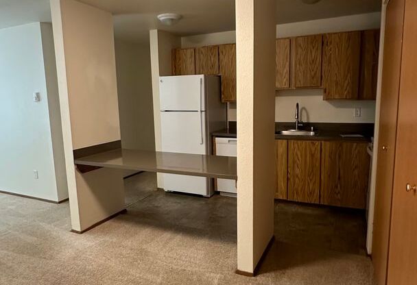 3 beds, 1 bath, 850 sqft, $2,175, Unit 203