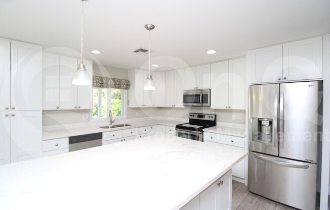 1338 E REDFIELD RD