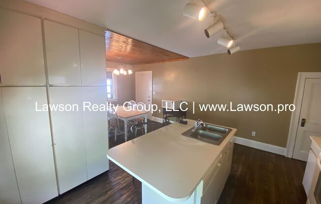 2 beds, 1 bath, 1,112 sqft, $1,295, Unit 928 2nd #5