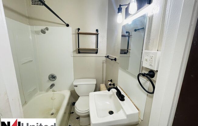 Studio, 1 bath, 390 sqft, $650, Unit Unit 305