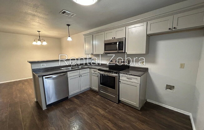 2949 LAWNDALE DR