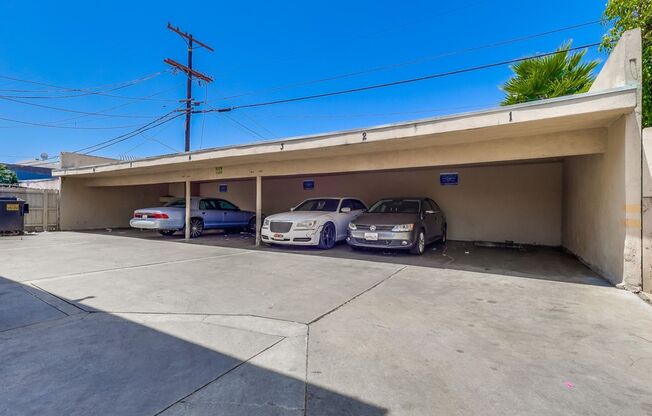 Apartment Building in Park Mesa Heights with Laundry On-Site and Parking