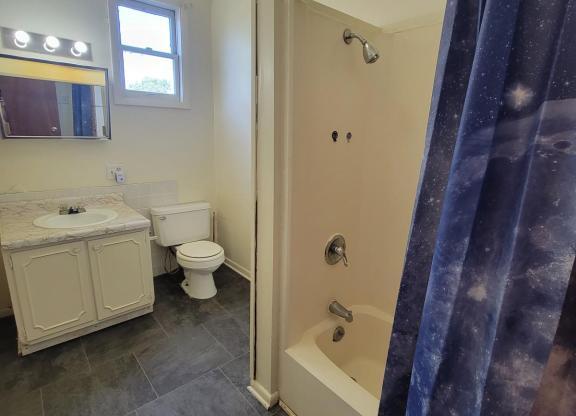 2 beds, 1 bath, $750