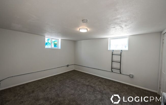 2 beds, 1 bath, $1,100