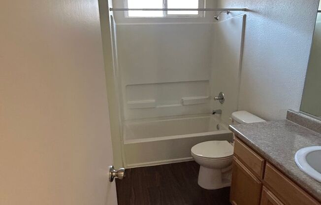 2 beds, 1 bath, 905 sqft, $1,550, Unit 068