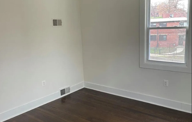 246 DIVISION AVE NE