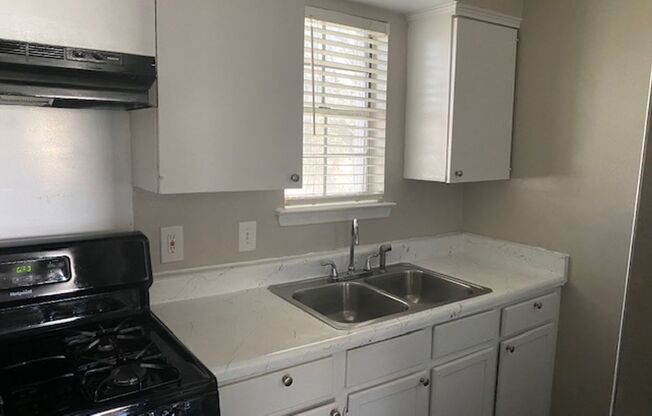3 beds, 2 baths, 1,000 sqft, $1,718, Unit 1809-208