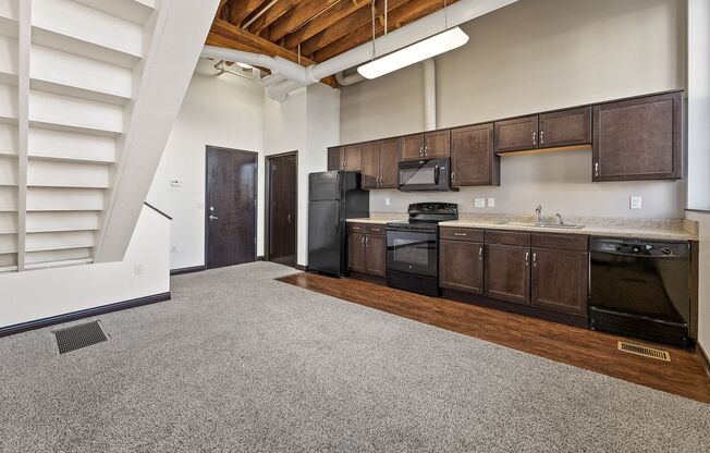 1 bed, 1 bath, 718 sqft, $875, Unit Ellis Urban Lofts - 111