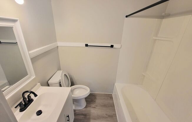 1 bed, 1 bath, $1,095, Unit 203