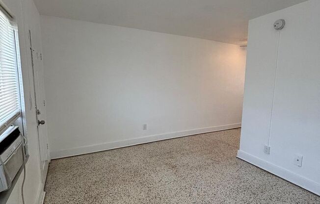 Studio - Centrally located- Walking distance to Brickell!