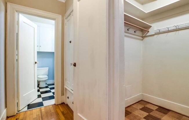Classic, Charming 2 Bed, 1 Bath Condo in Highly Desirable NW Portland