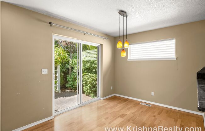 Beautiful  3BD* 2.5 BA* Single Family Home Located in Quiet Kaiser Woods Community! * A+ Schools!**
