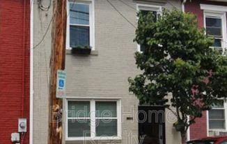 1709 SARAH ST