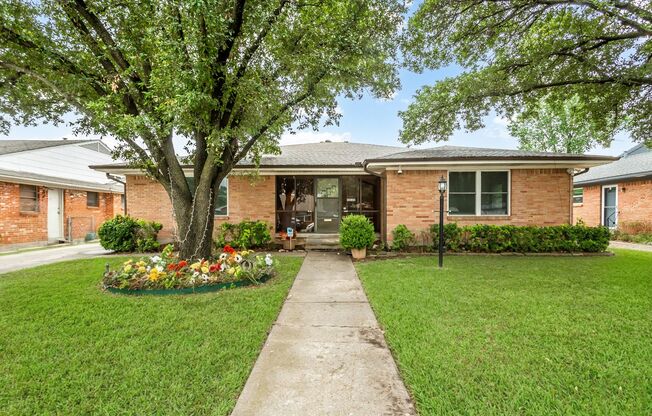 2 Bedroom, 2 Bath Duplex in Lochwood