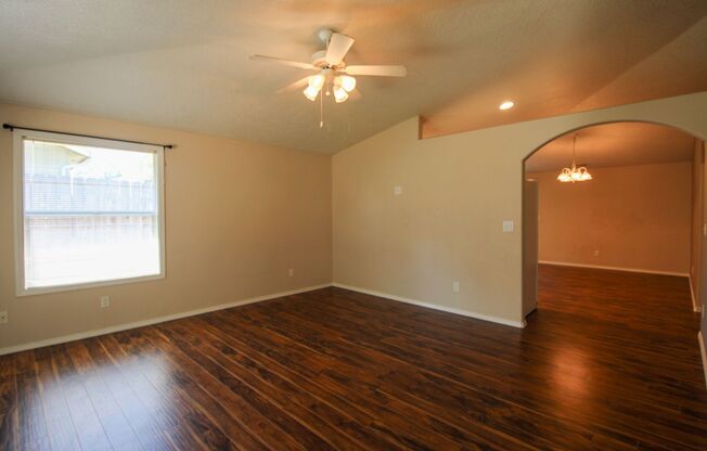 Single Level Three Bedroom South Salem Home ~ Lone Oak 3882