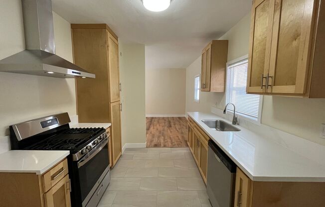 BELLA APARTMENTS: Beautiful Studio - 1 Bath