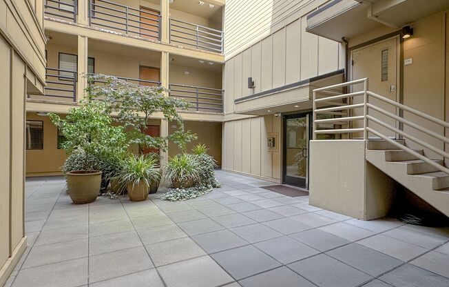 Great Location! Northlake 2bd/1bth Condo, $2,550/mo.