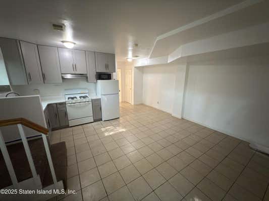 1327 ROCKLAND AVE