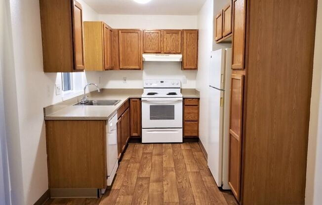 Hilltop Court Apartments