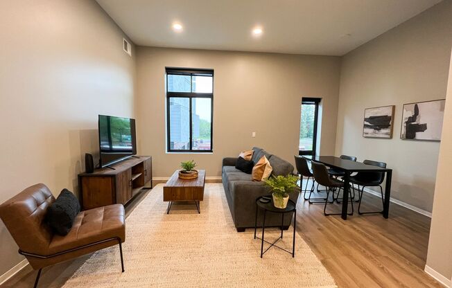 2 beds, 2 baths, 943 sqft, $1,900, Unit 2201