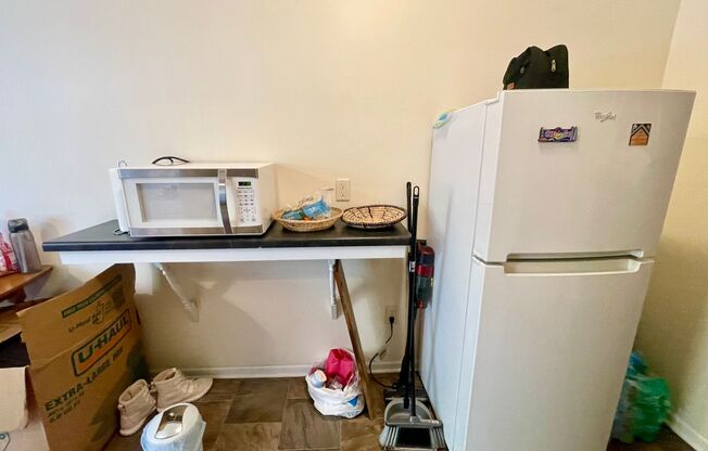 Studio, 1 bath, $750, Unit 104