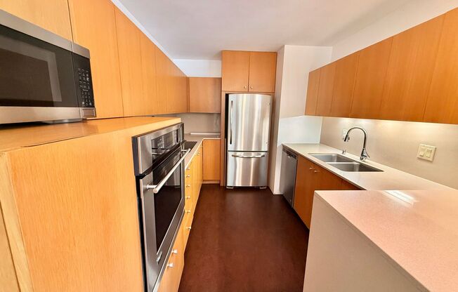 Mid-Century Modern Condo with Views of Balboa Park - 2 Bed x 2 Bath with Parking