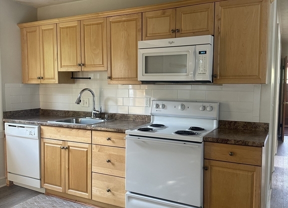 2 beds, 1 bath, 1,000 sqft, $2,900, Unit 2