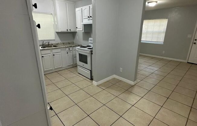 2 beds, 1 bath, 750 sqft, $900, Unit 1109