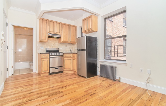 560 W 144 ST