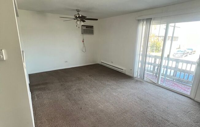 2 beds, 1 bath, $1,100, Unit Unit 4