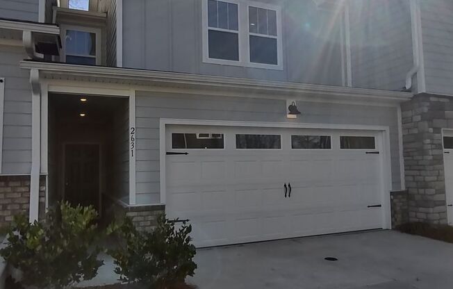 Move-in ready Townhome located in Enclave at City Park!
