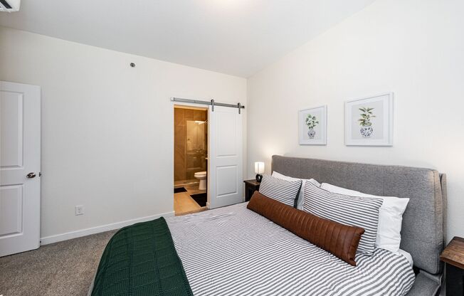2 beds, 2 baths, 855 sqft, $1,850, Unit 5661 #304 Silverstone