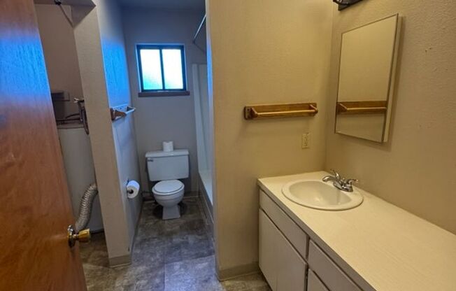 1 bed, 1 bath, $1,050, Unit 2