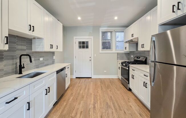 2 beds, 1 bath, 925 sqft, $2,995, Unit 4837-2A