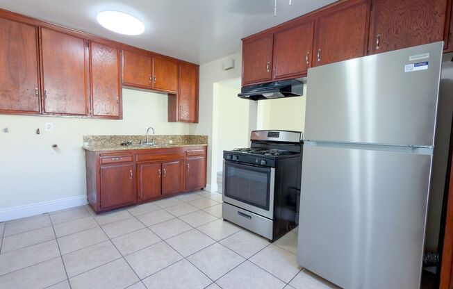 Oaks Ave Apartments (829-831)