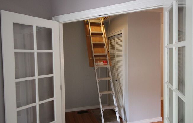 Adorable 2bdrm 1 bath townhome in Desirable PineCliff