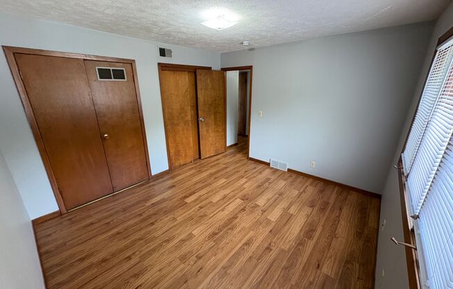 2 beds, 1 bath, 1,080 sqft, $875, Unit #9