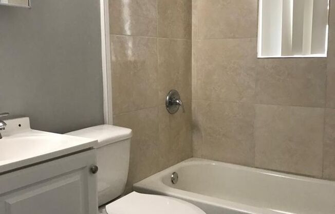 2 beds, 1 bath, 750 sqft, $1,800, Unit 5250-3