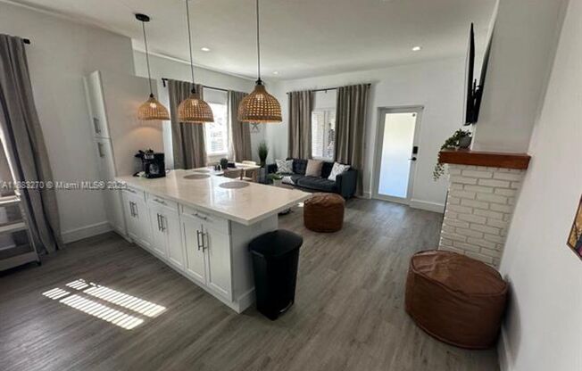 1822 NW 4th St unit B (A11883270)