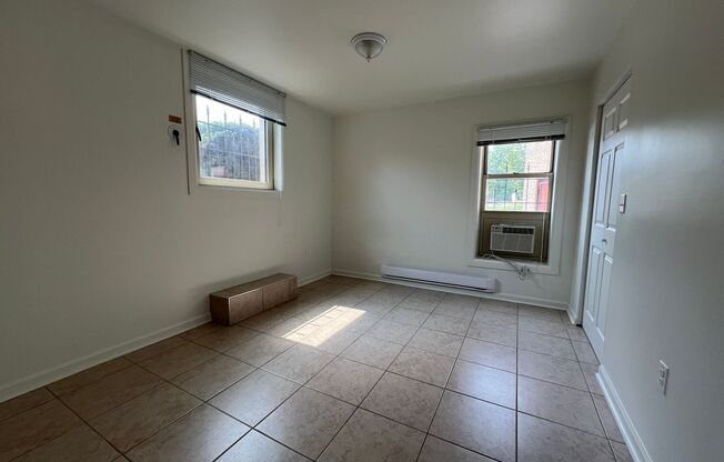 1 bed, 1 bath, 580 sqft, $1,399, Unit 5703 Hobart St. #B1